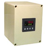 <strong>ENC11A00</strong><br/><span style="color : #000000 ;">ENC11A – Boîtier NEMA 4X/IP65 pour un compteur 1/16 DIN</span>